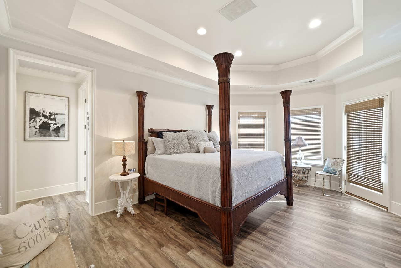Guest bedroom with a four poster bed
