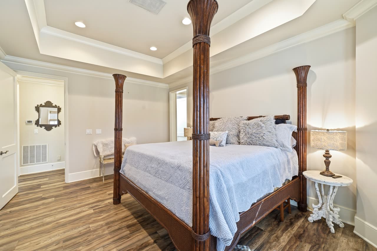 Guest bedroom