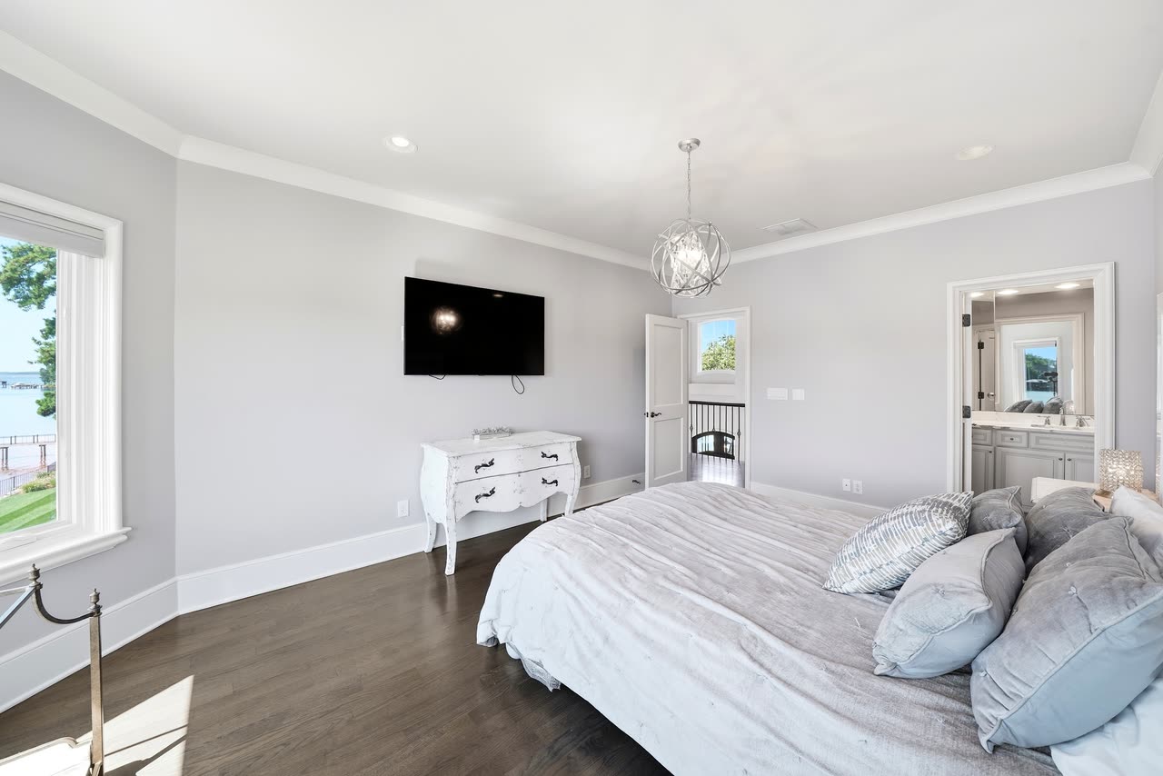 Guest bedroom