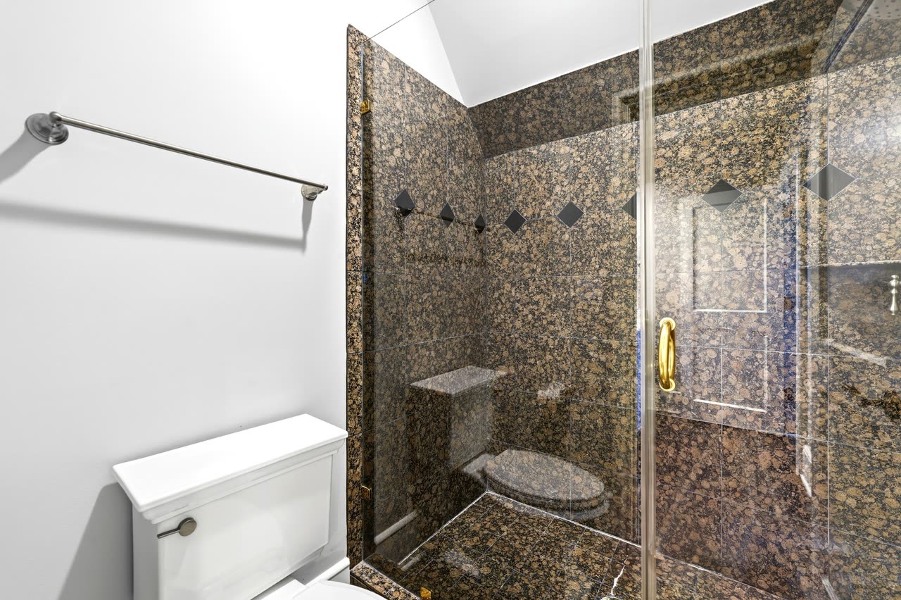 Guest shower