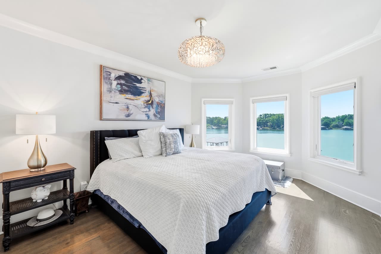 Guest bedroom