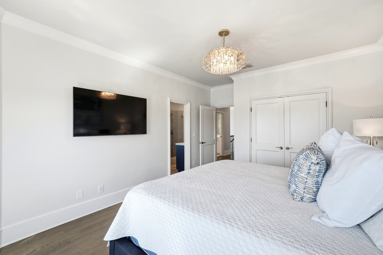 Guest bedroom
