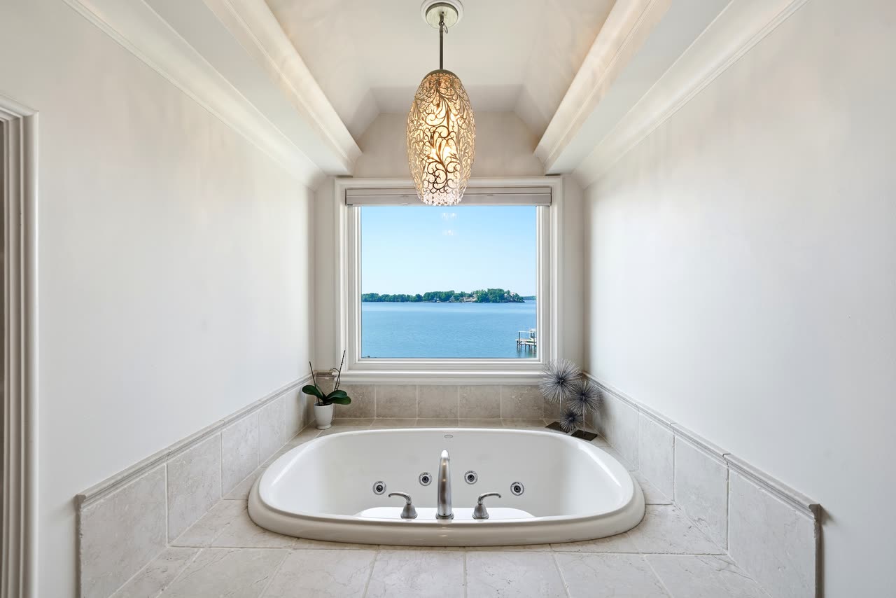 Soaking tub and the lake